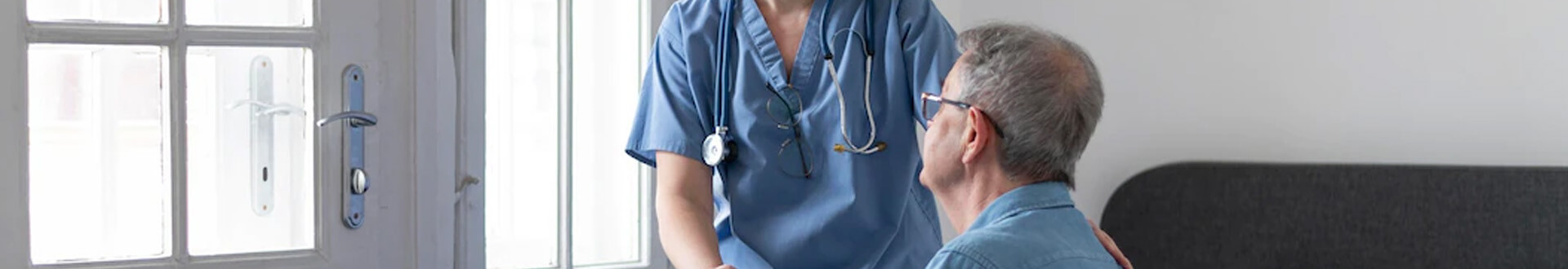 Sestra sa rozpráva s pacientom